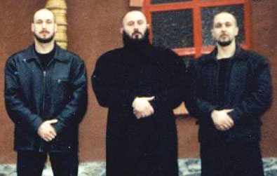 Скубаев (в центре) с единомышленниками